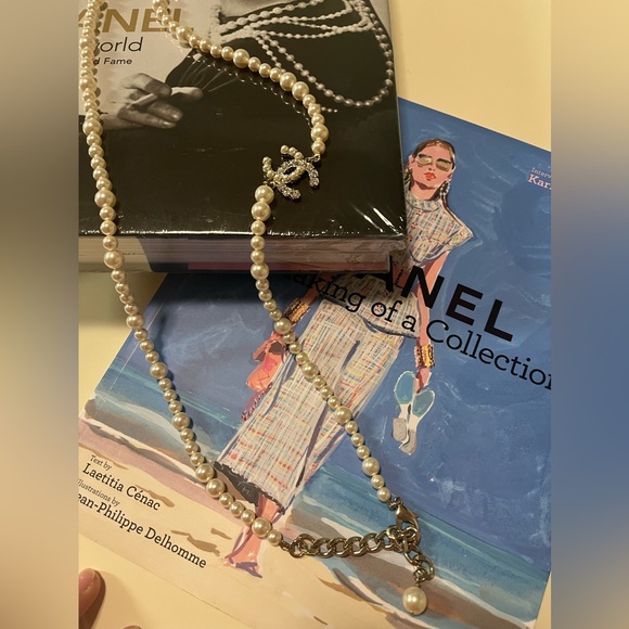 ❌SOLD❌AUTHENTIC CHANEL CLASSIC PEARL LONG CC NECKLACE! - Picture 5 of 11